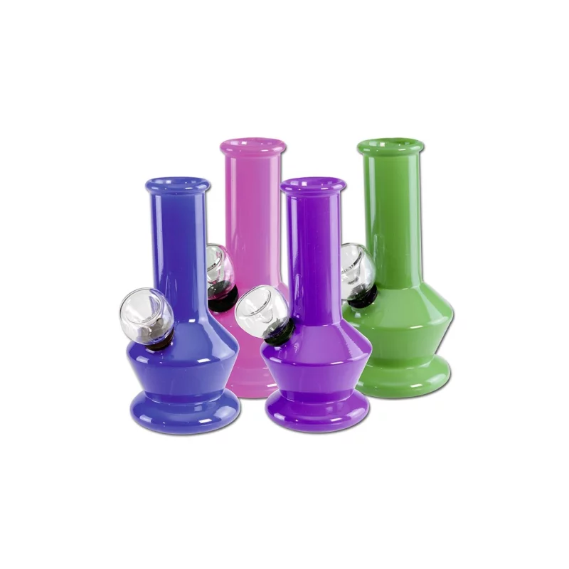vier Mini-Bongs nebeneinander, blau, pink, lila, grün, komplett eingefärbtess Glas, nur Köpfchen ist klar.