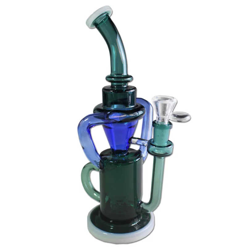 Recyclebong aus Glas in dunklem Grün und Blau mit flachem Fuß und weißem Kopf, Mundstück ist leicht gebogen