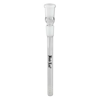 Chillum aus klarem Glas mit weißem Steckkopf, verziert mit dem Logo Black Leaf auf dem Glasrohr. Das Glasrohr ist gerade und transparent, der Adapter hat einen klaren, breiten Rand.