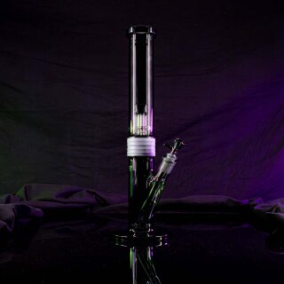 Bong, zylindrische Form, schwarzes Glas, herausnehmbarer Kopf mit Griff, zweifarbiger Korpus, transparent und schwarz. Logo auf Korpus, runder Standfuß, keine sichtbaren Perkolatoren.