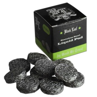 Schwarze, bedruckte Verpackung mit Black Leaf Logo und Schriftzug, unten grüner Streifen, davor liegen mehrere Pads aus silberfarbenem Edelstahlgeflecht.
