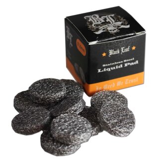 Schwarze, bedruckte Verpackung mit Black Leaf Logo und Schriftzug, unten orangefarbener Streifen, davor liegen mehrere Pads aus silberfarbenem Edelstahlgeflecht.
