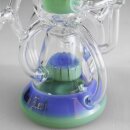 Bong aus klarem Glas mit blau-grünem Element auf...