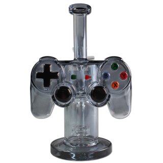 Bong in Gamepad-Form aus grauem Glas mit festem Standfuß und vertikalem Mundstück, bunte Knopfdetails auf der Front, Logo Black Leaf auf der Vorderseite.