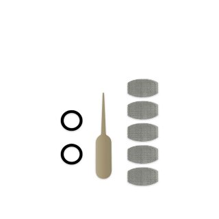 Zubehörset: Zwei schwarze Dichtungsringe, ein beige Stopfwerkzeug aus Kunststoff und fünf silberne Metallsiebe auf weißem Hintergrund.