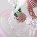 Bong aus klarem Glas mit mehrfarbigem Muster auf dem Korpus. Aufgedrucktes grünes Hanfblatt und schwarzer Text Black Leaf auf der Vorderseite.