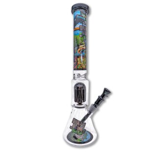 Bong aus klarem Glas mit konischem Fuß, farbigem Grafiksäulendruck und schwarzem Steckkopf. Eingebauter Perkolator in der Mitte. Logo auf der Unterseite des Korpus.