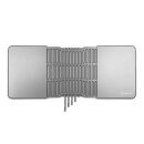 Kühlkörper aus Metall mit rechteckiger Form, zentralen Kühlrippen und integriertem Logo am unteren rechten Rand, aufgehängt mit mehreren Metallzylindern.