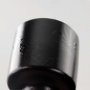 Detailsaufnahme eines Bong-Kopfes, Außenansicht, matte, schwarze Oberfläche mit eingrafierten Black Leaf Logos.